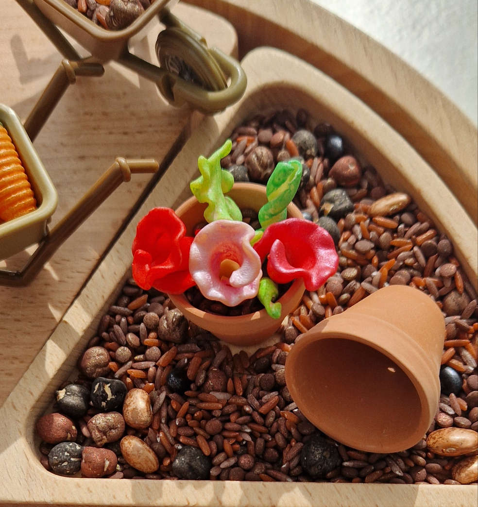 Mini terracota pots