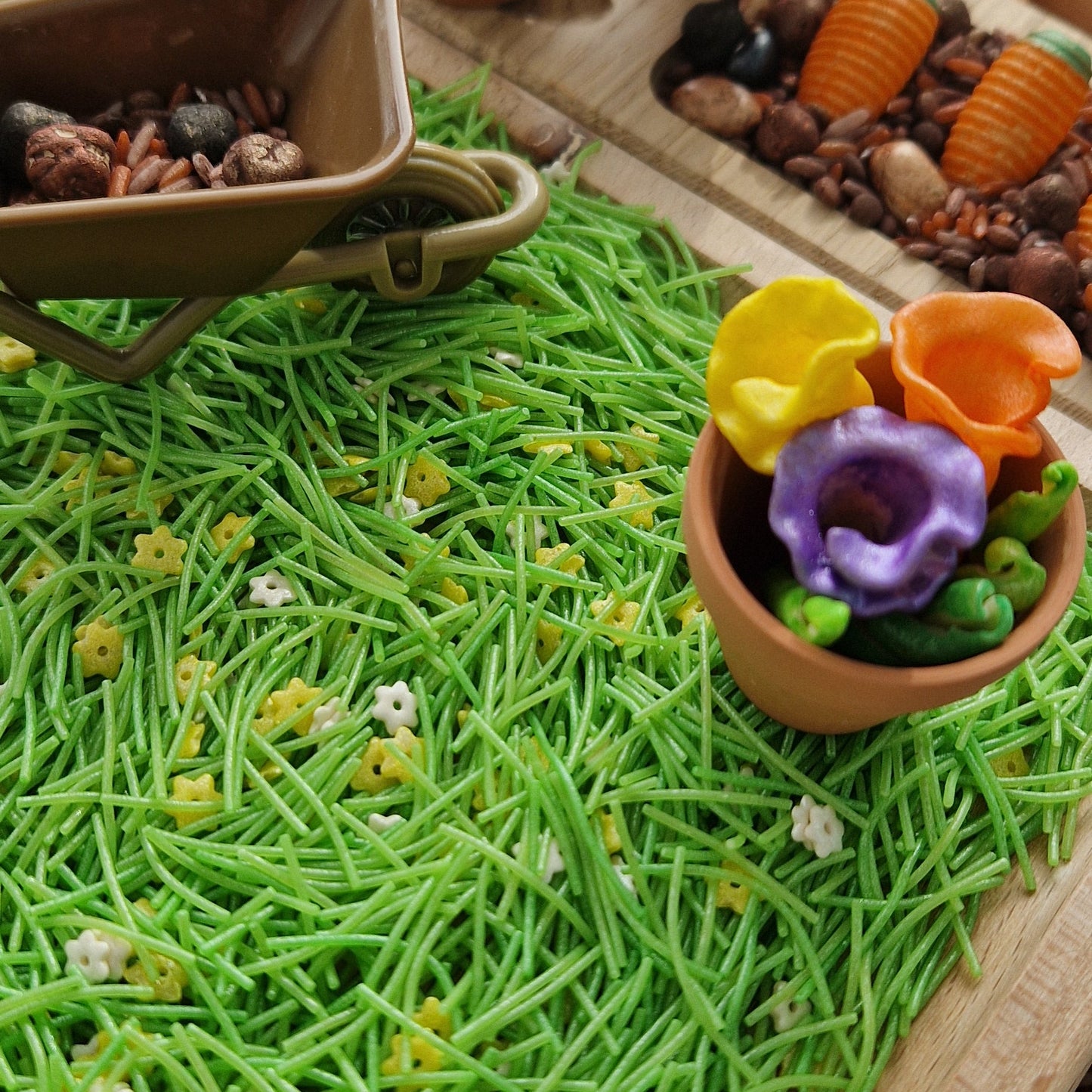 Spring Grass & Mini Flowers Base / the perfect lawn