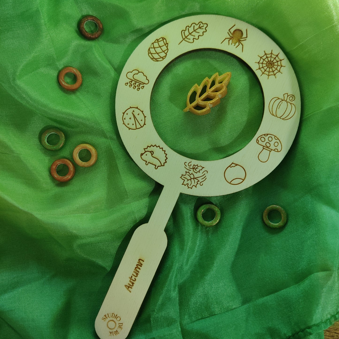Magnifying Glass ( Autumn )